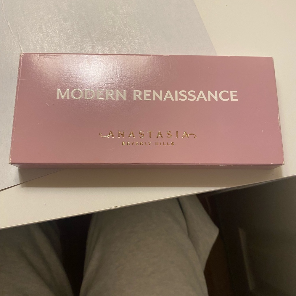 Anastasia Beverly Hills Modern Renaissance in Pink Case